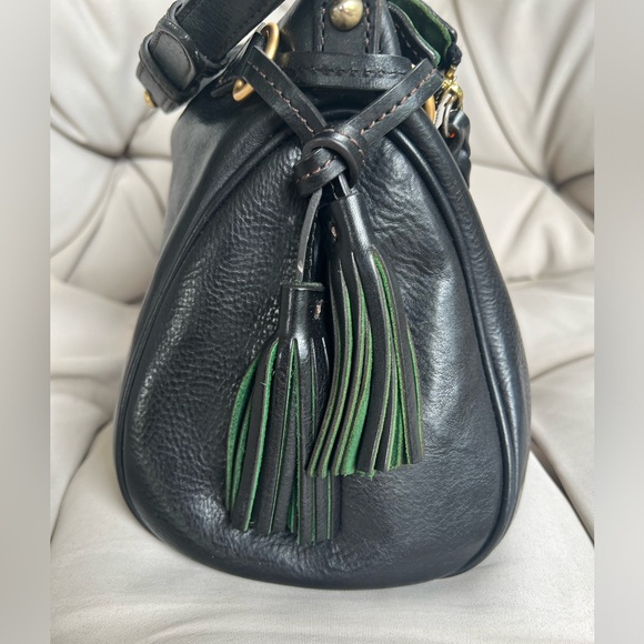 DOONEY & BOURKE BLACK LEATHER SHOULDER BAG WITH GREEN TUSSLES - Picture 6 of 10